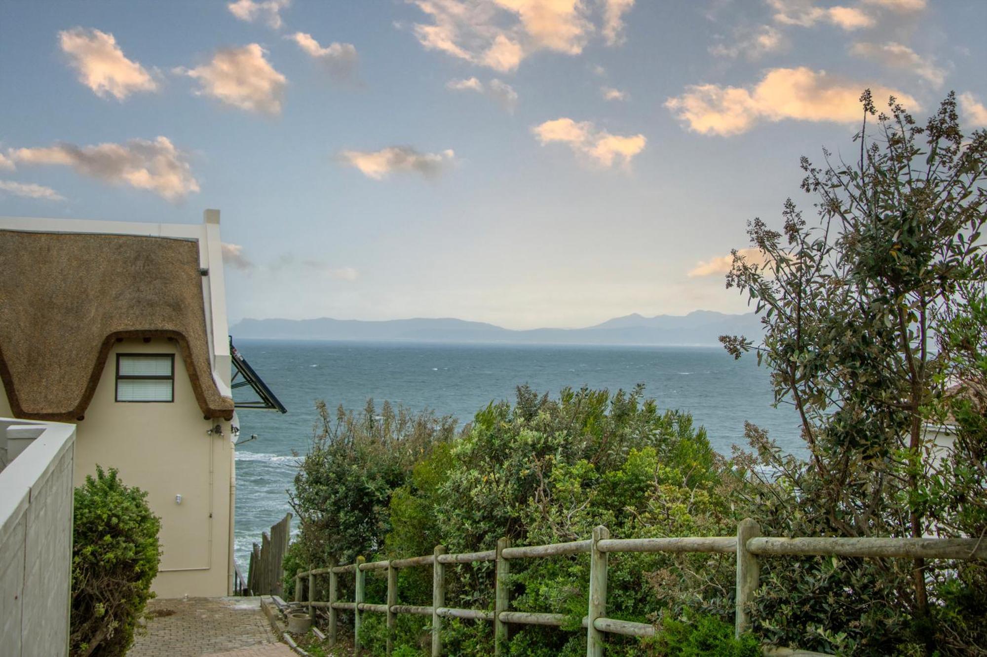Whale Huys Luxury Oceanfront Eco Villa Gansbaai Exterior foto
