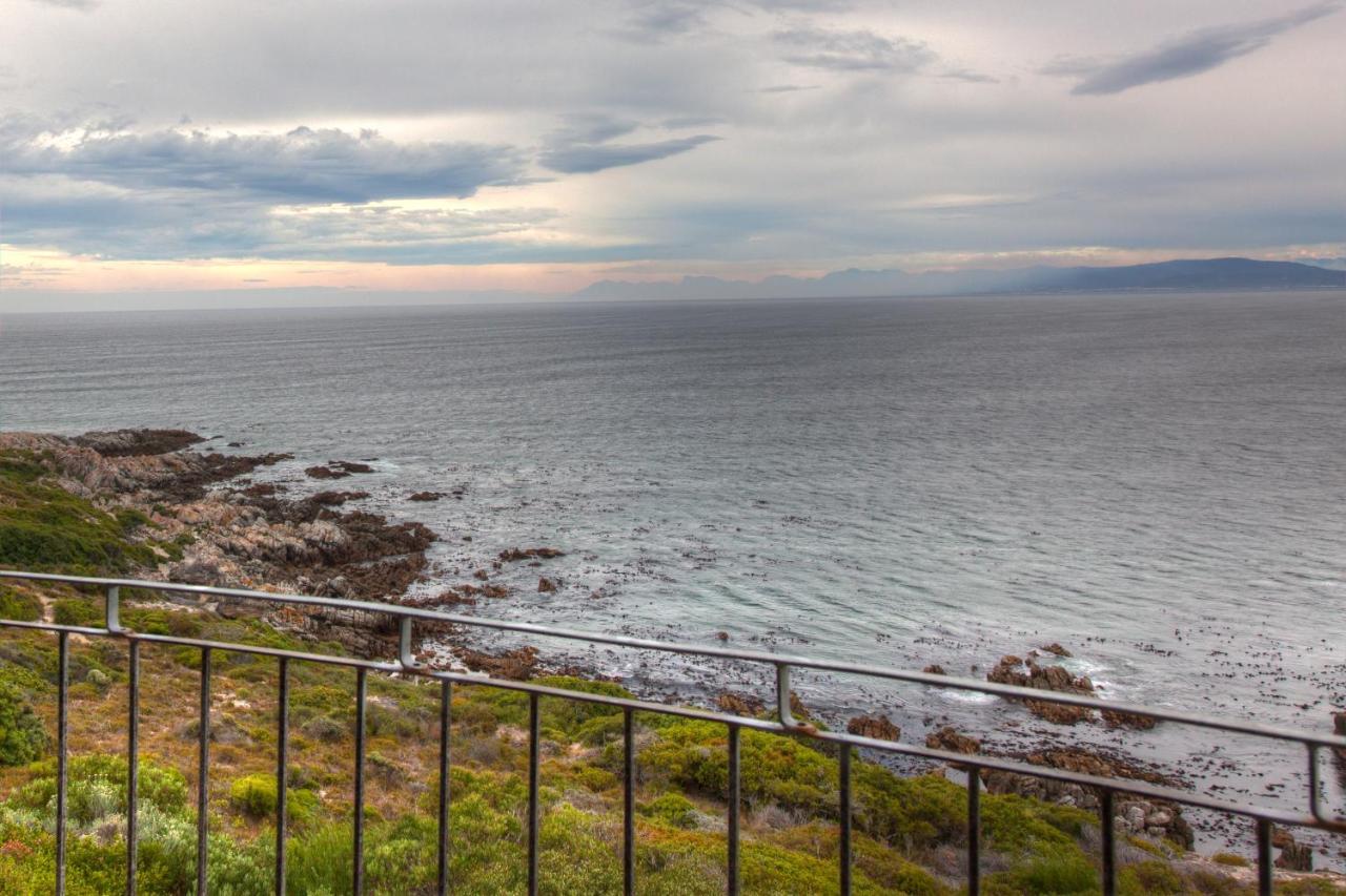 Whale Huys Luxury Oceanfront Eco Villa Gansbaai Exterior foto